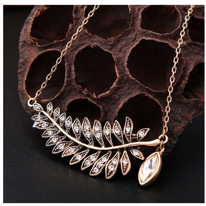 Vòng cổ mặt chiếc lá