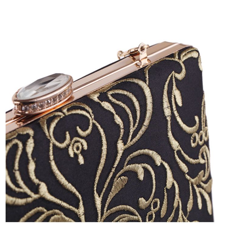Clutch cầm tay đi tiệc hoa thêu nổi