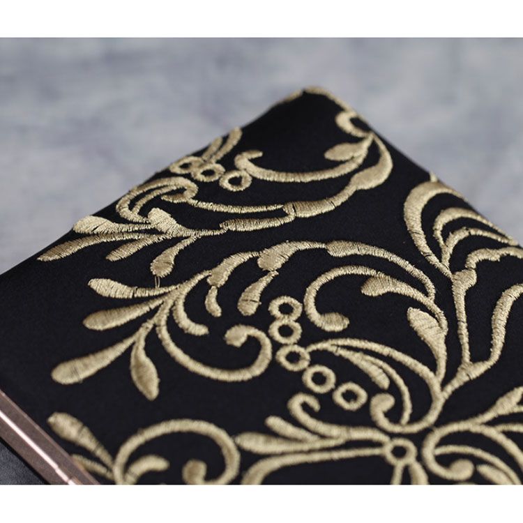 Clutch cầm tay đi tiệc hoa thêu nổi