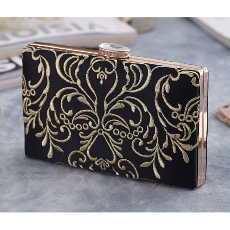 Clutch cầm tay đi tiệc hoa thêu nổi