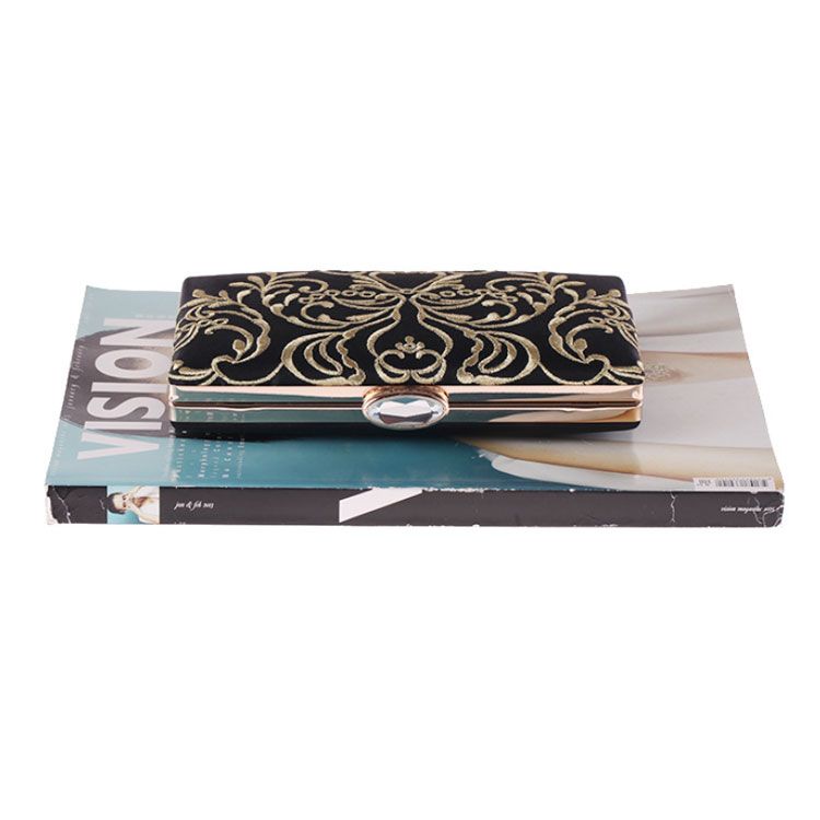 Clutch cầm tay đi tiệc hoa thêu nổi