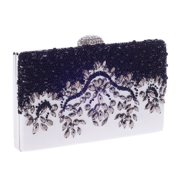 Clutch cầm tay đính đá bạc