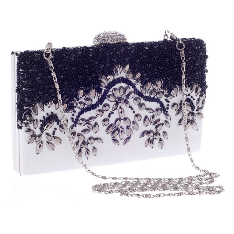 Clutch cầm tay đính đá bạc