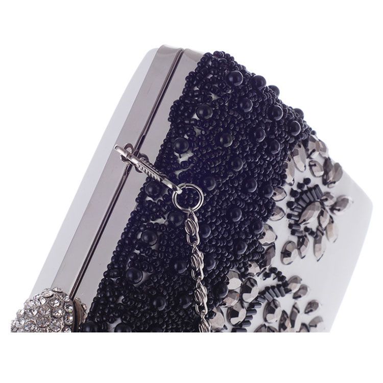 Clutch cầm tay đính đá bạc