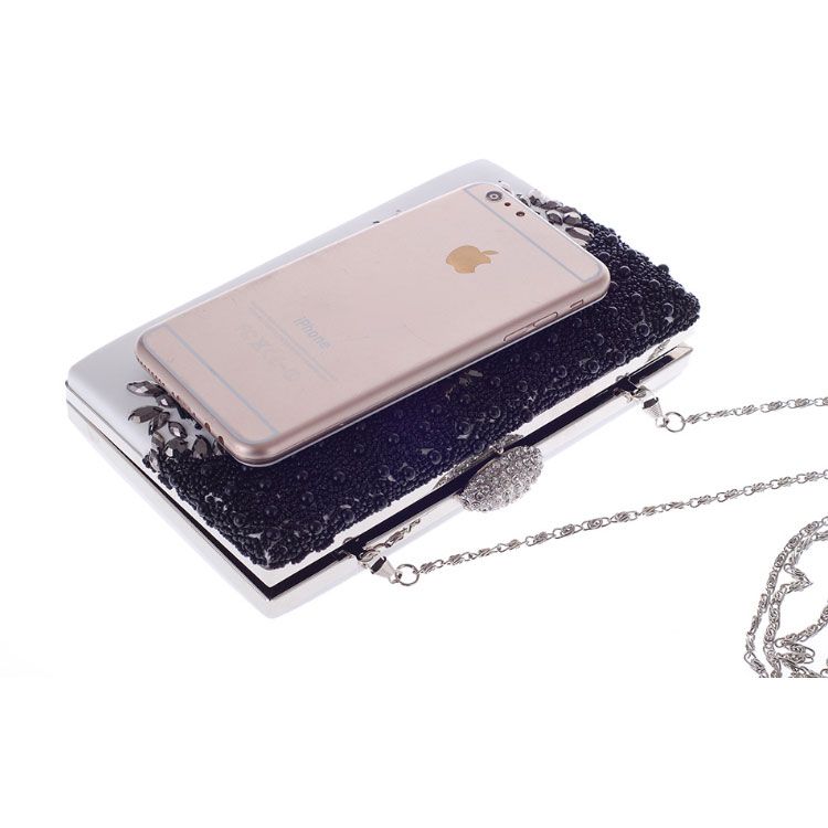 Clutch cầm tay đính đá bạc