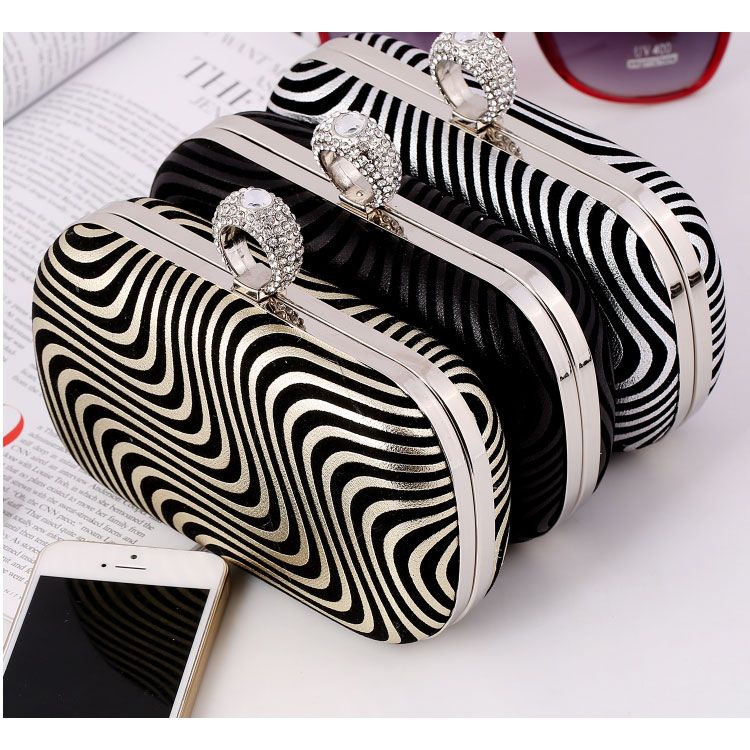 Clutch cầm tay đi tiệc lượn sóng