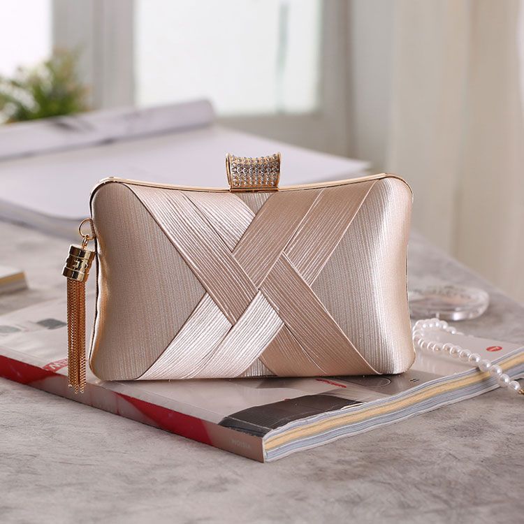 Clutch cầm tay đi tiệc màu be
