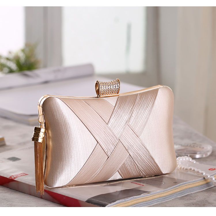 Clutch cầm tay đi tiệc màu be