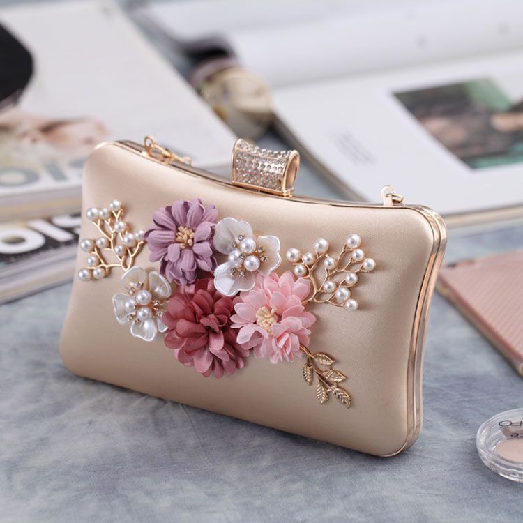 Clutch cầm tay đi tiệc đính hoa 3D màu be