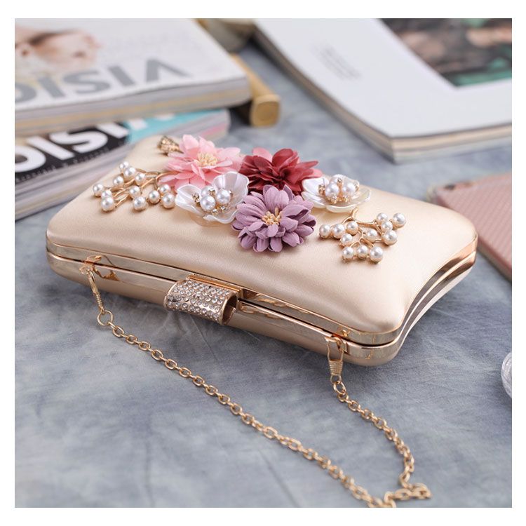 Clutch cầm tay đi tiệc đính hoa 3D màu be