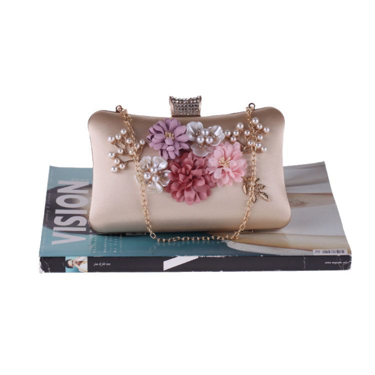 Clutch cầm tay đi tiệc đính hoa 3D màu be