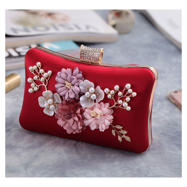 Clutch cầm tay đi tiệc đính hoa 3D đỏ