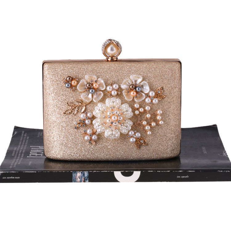 Clutch cầm tay đi tiệc đính hoa nổi