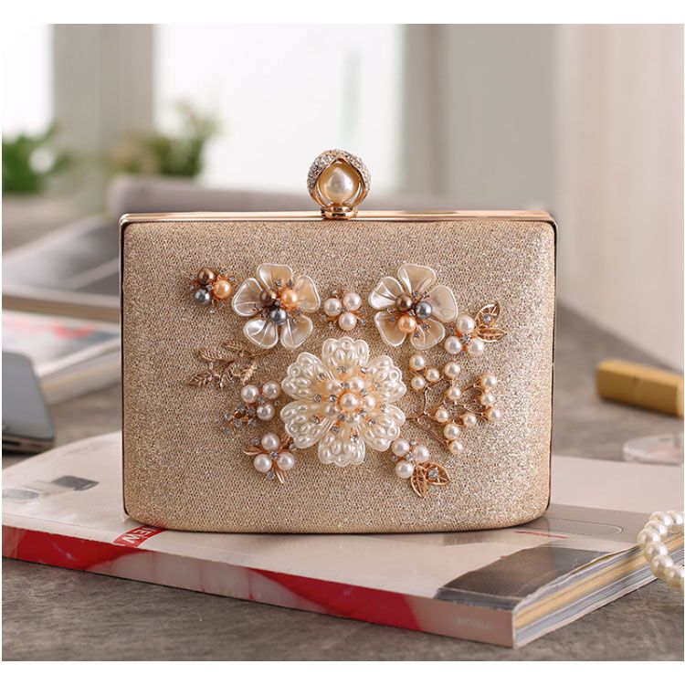 Clutch cầm tay đi tiệc đính hoa nổi