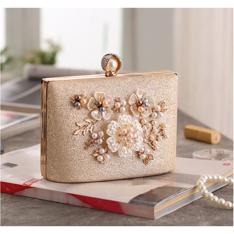 Clutch cầm tay đi tiệc đính hoa nổi