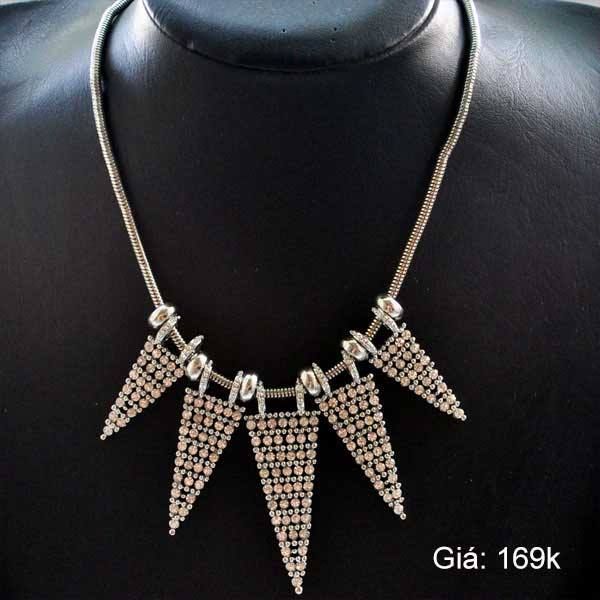 Vòng Cổ Tam Giác Xám