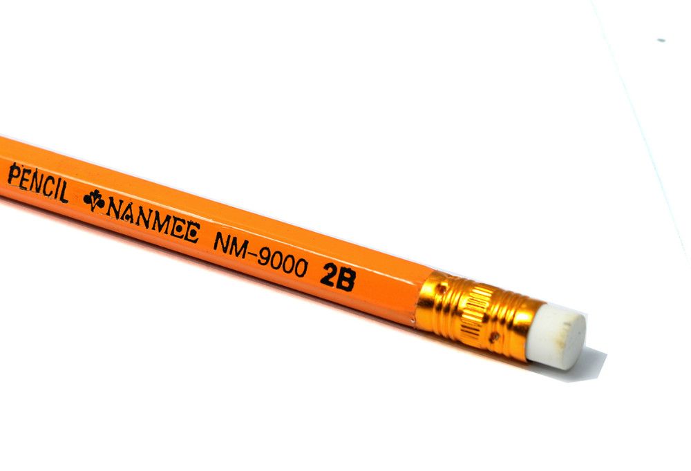Hộp bút chì đen NM-9000 2B (12 cây)