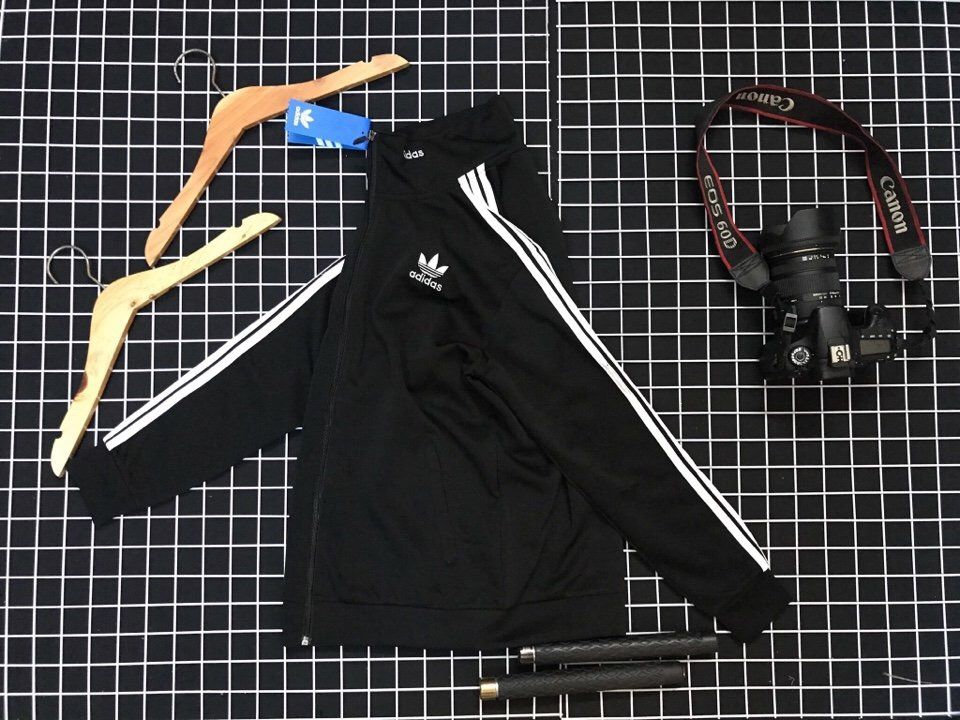 Áo khoác Adidas