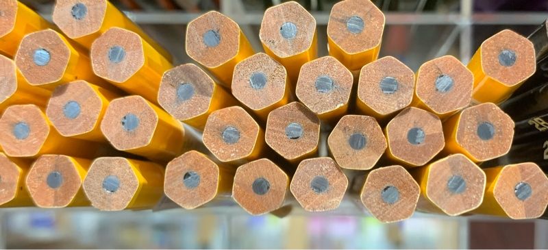 Bút chì phác thảo thân vàng 6 cạnh