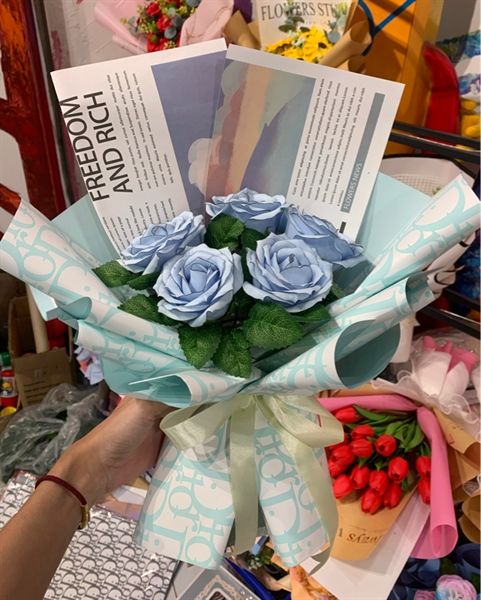 BÓ HOA HỒNG VIỀN CAO CẤP - 5 BÔNG