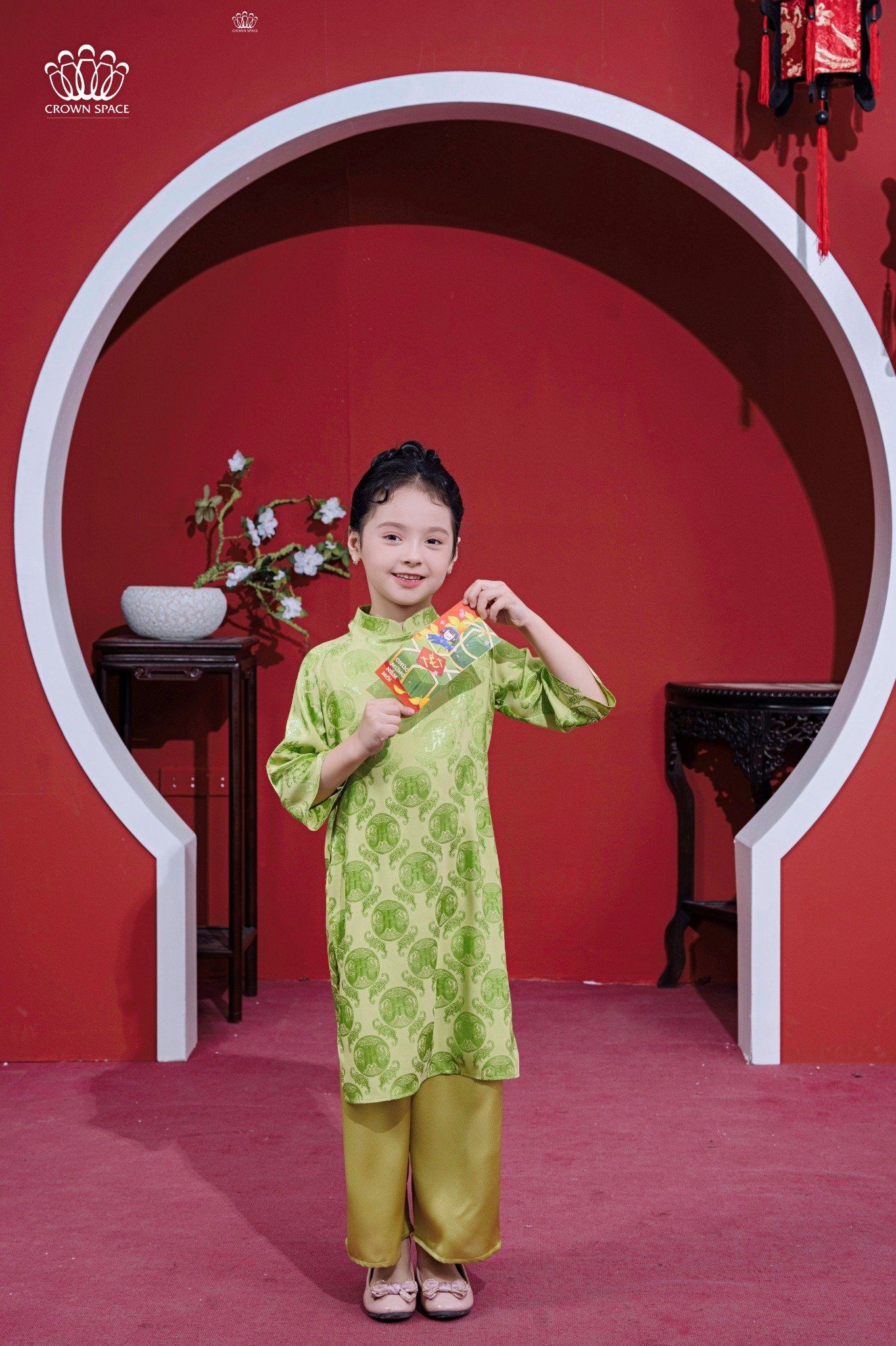 Áo Dài Lụa Tơ Tằm Bé Gái Cao Cấp, Cách Tân, Sang Trọng | Crown Space CKGS9941901