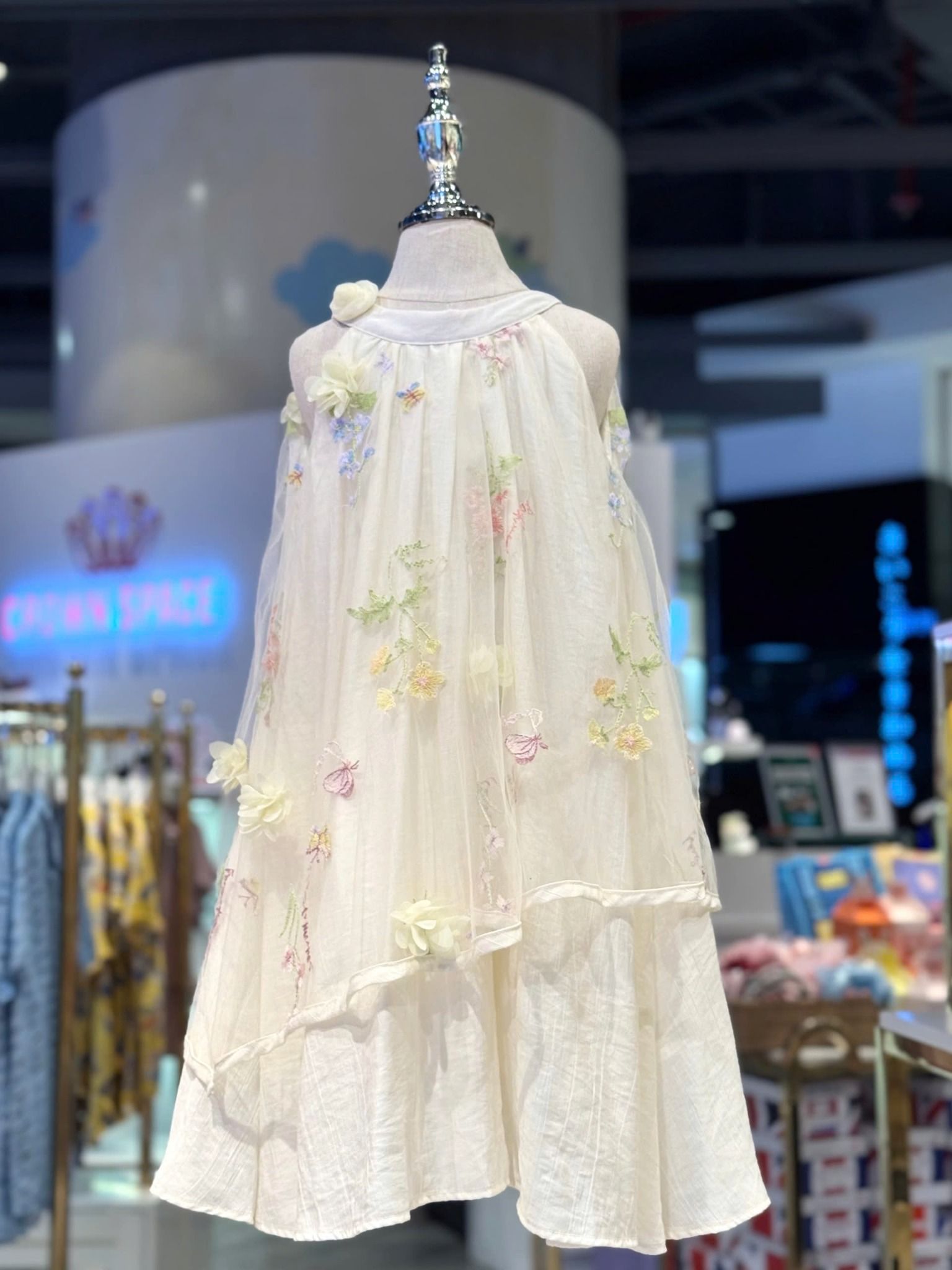 Váy Bé Gái Công Chúa Hoa Thêu Pastel Màu Be Cao Cấp | Crown Space CKGS3850904