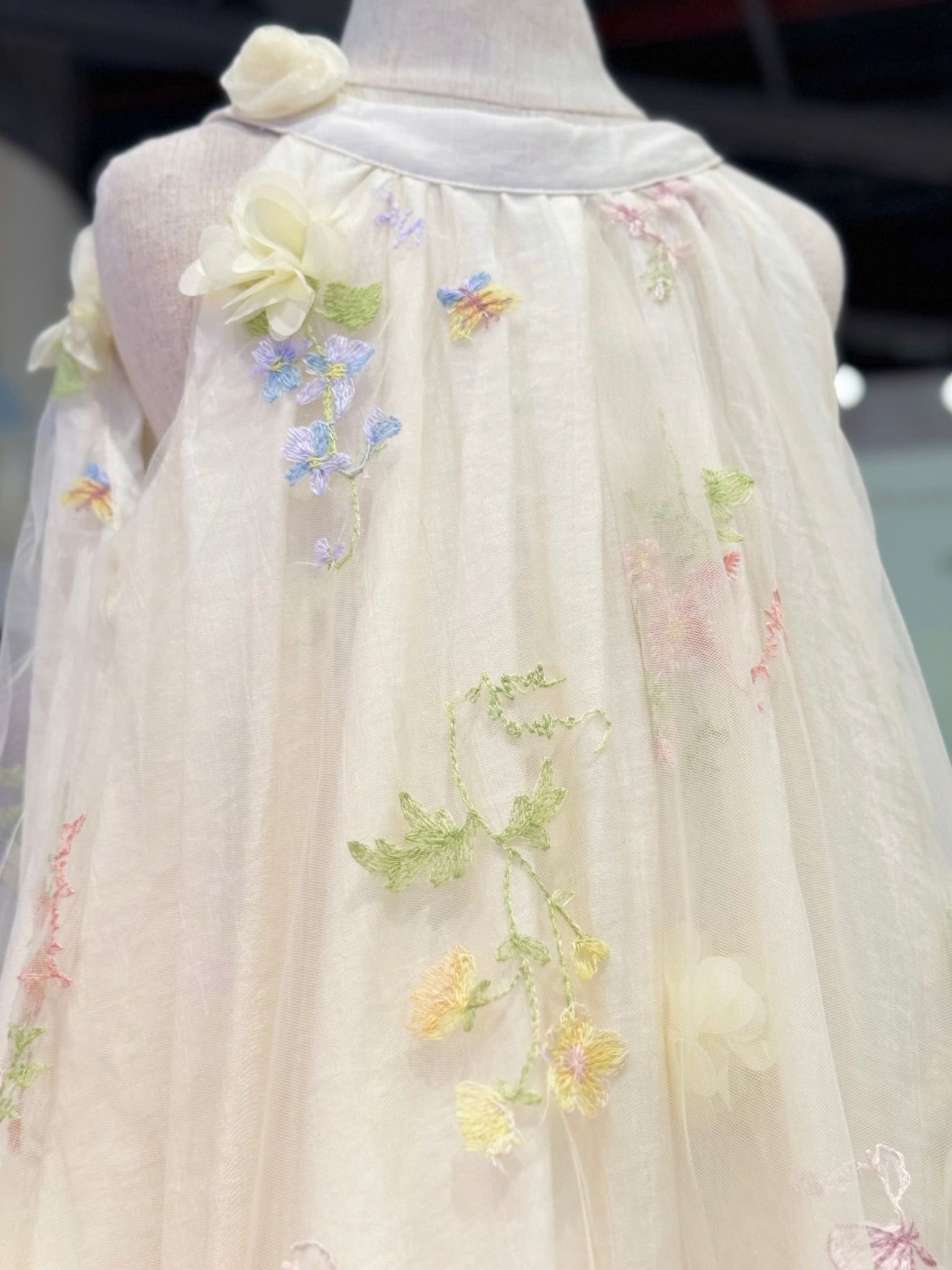 Váy Bé Gái Công Chúa Hoa Thêu Pastel Màu Be Cao Cấp | Crown Space CKGS3850904