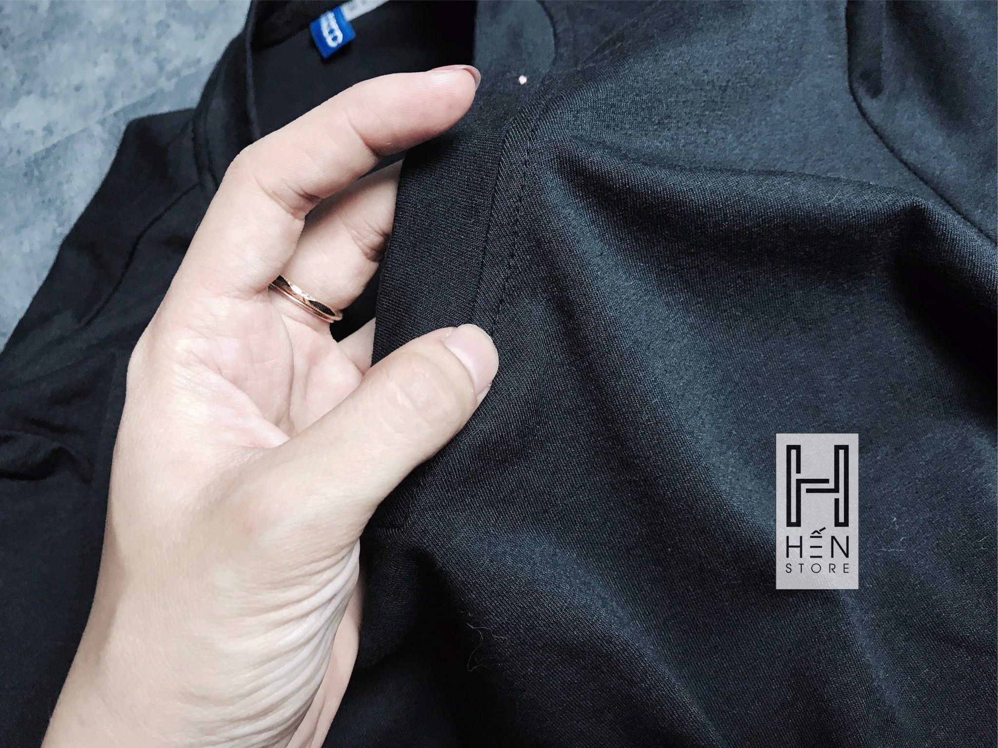 Áo Thun HM Cổ Tim ( HẾT HÀNG )