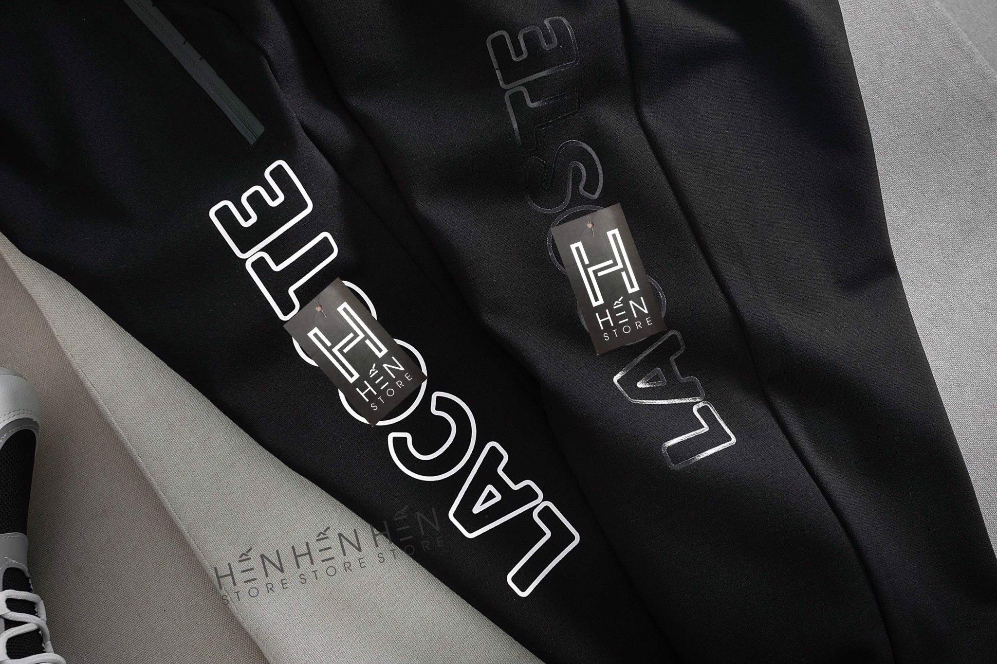 Quần jogger thun LC đen chữ to