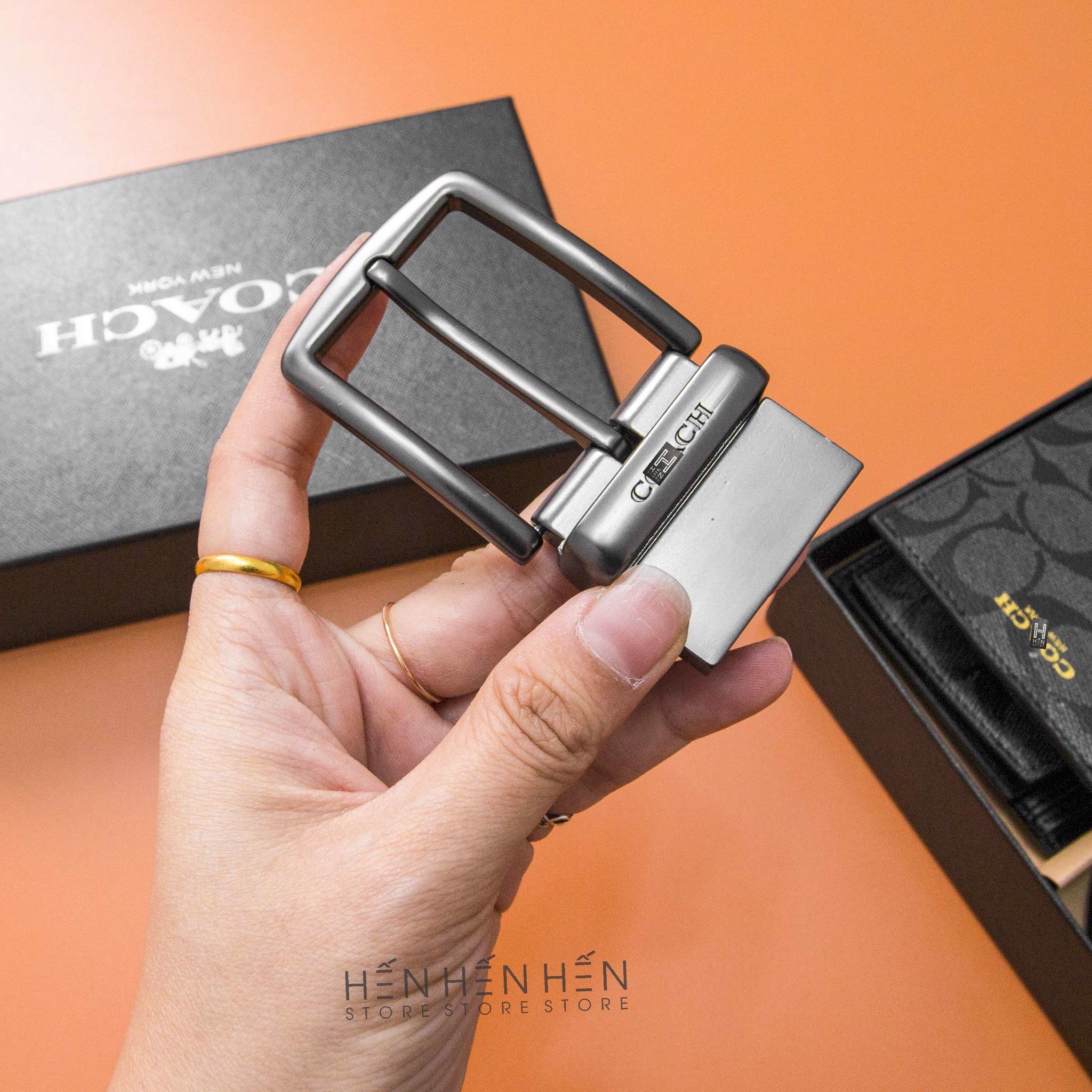 Nịt ví Coach