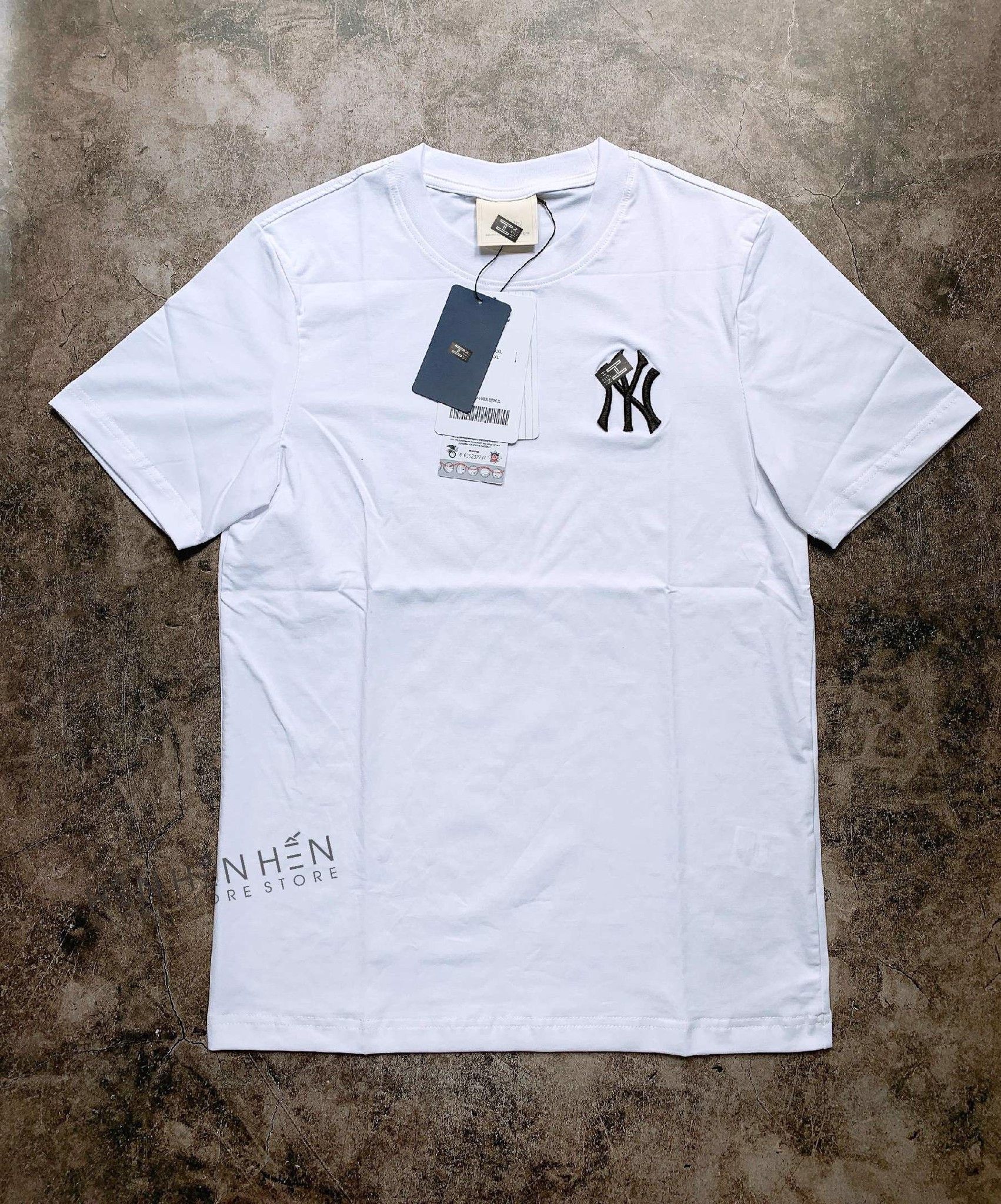 Áo thun MLB trắng chữ to