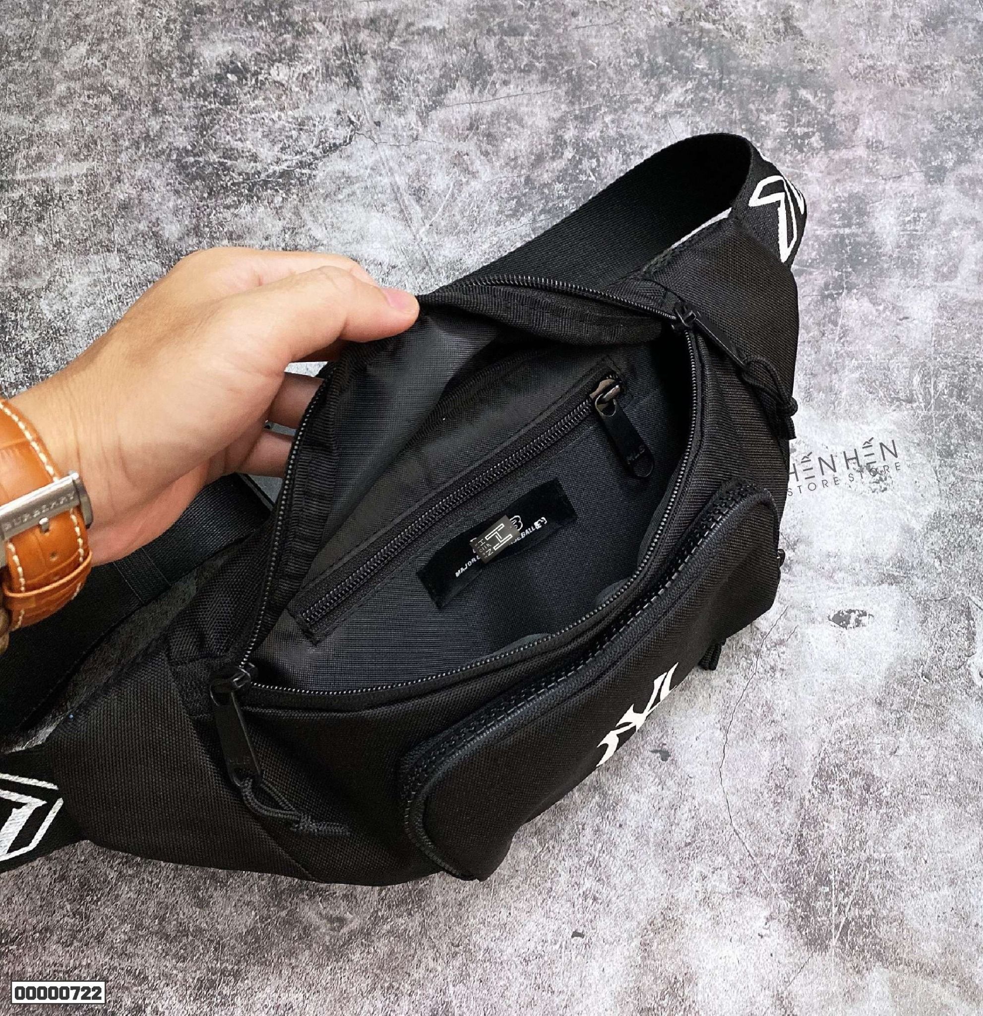 Túi bao tử đen MLB chữ NY - 00000722