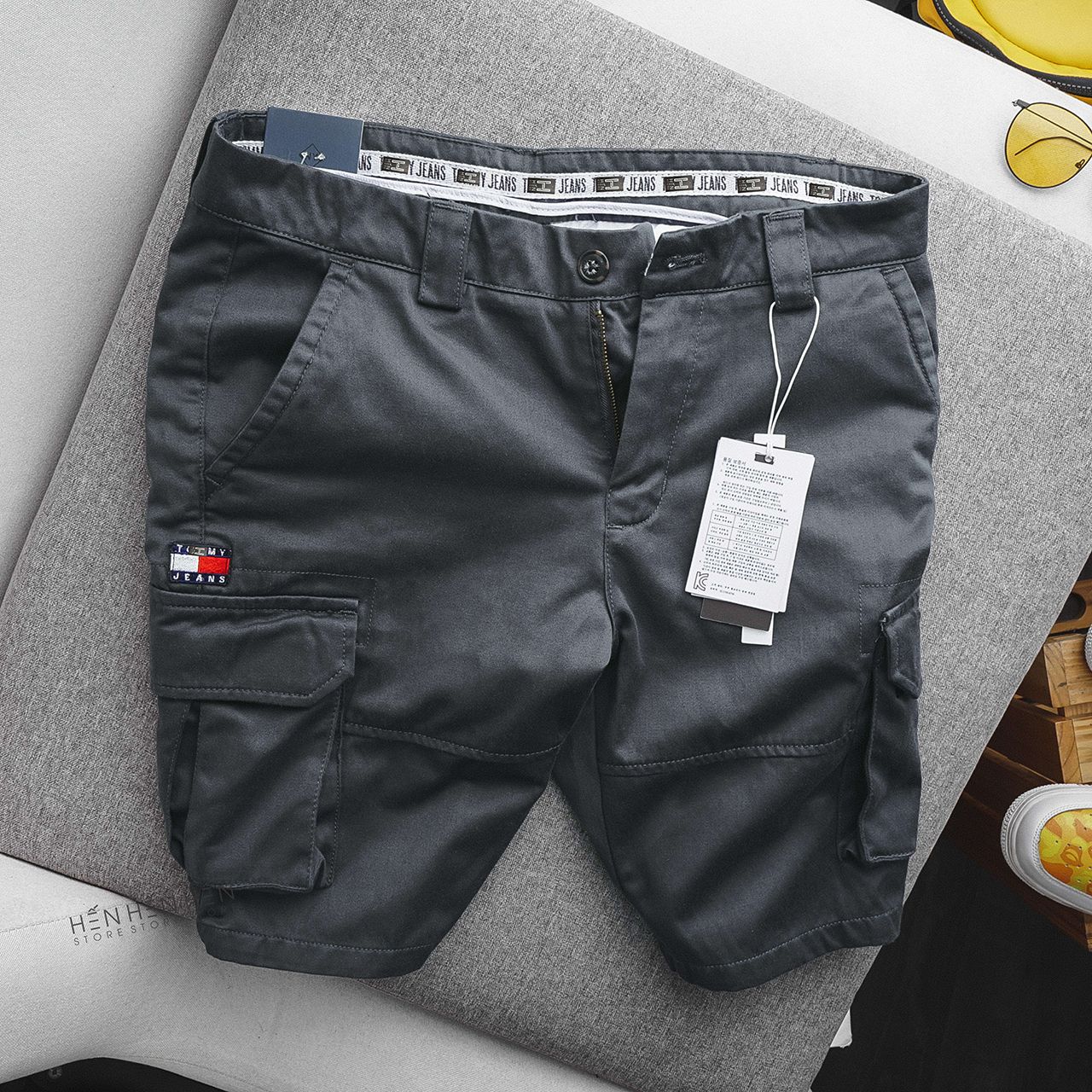 Quần short kaki túi hộp Tom.my 6M