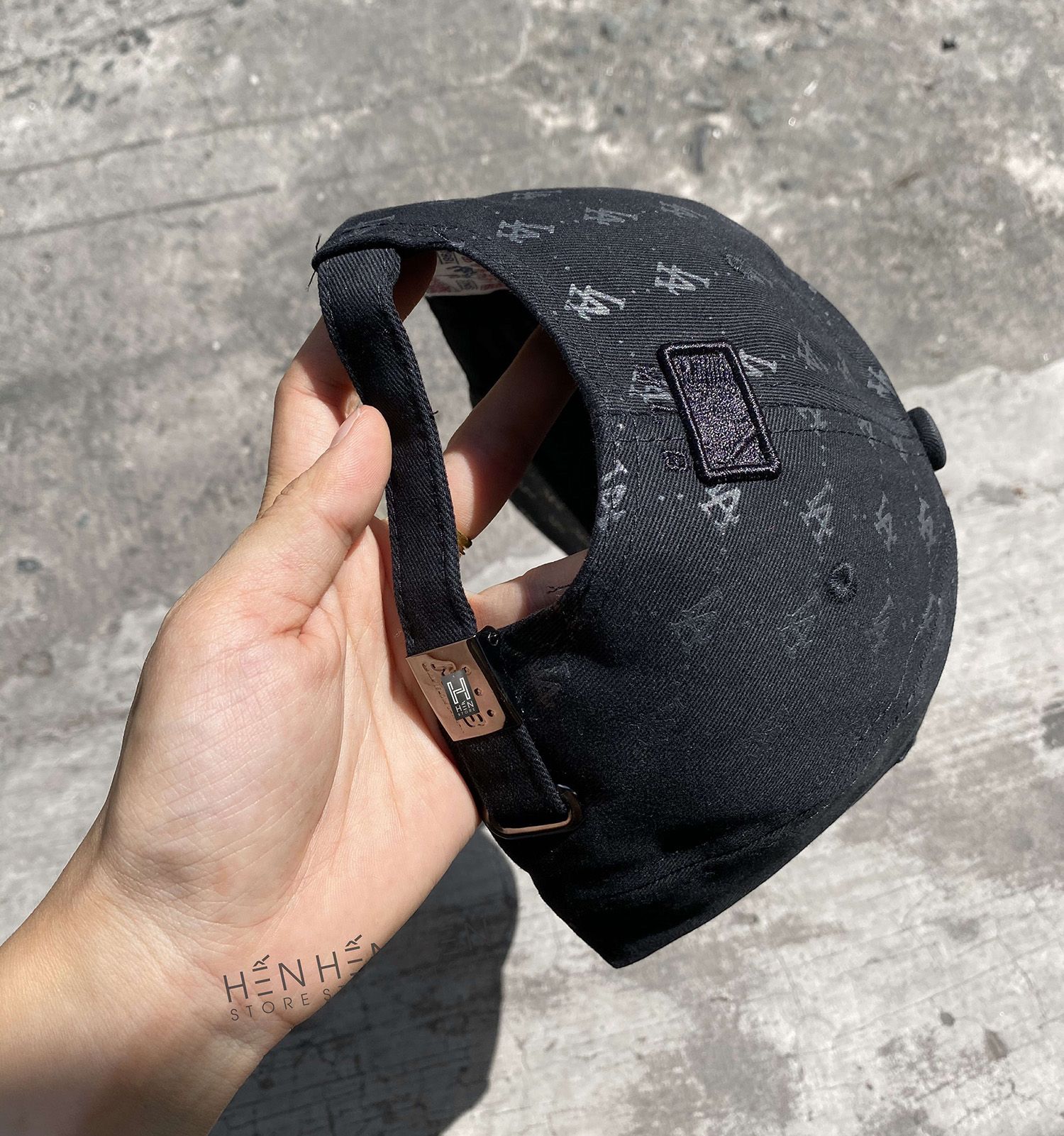 Nón MLB đen chữ LA