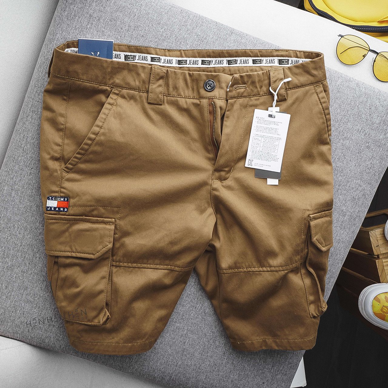 Quần short kaki túi hộp Tom.my 6M