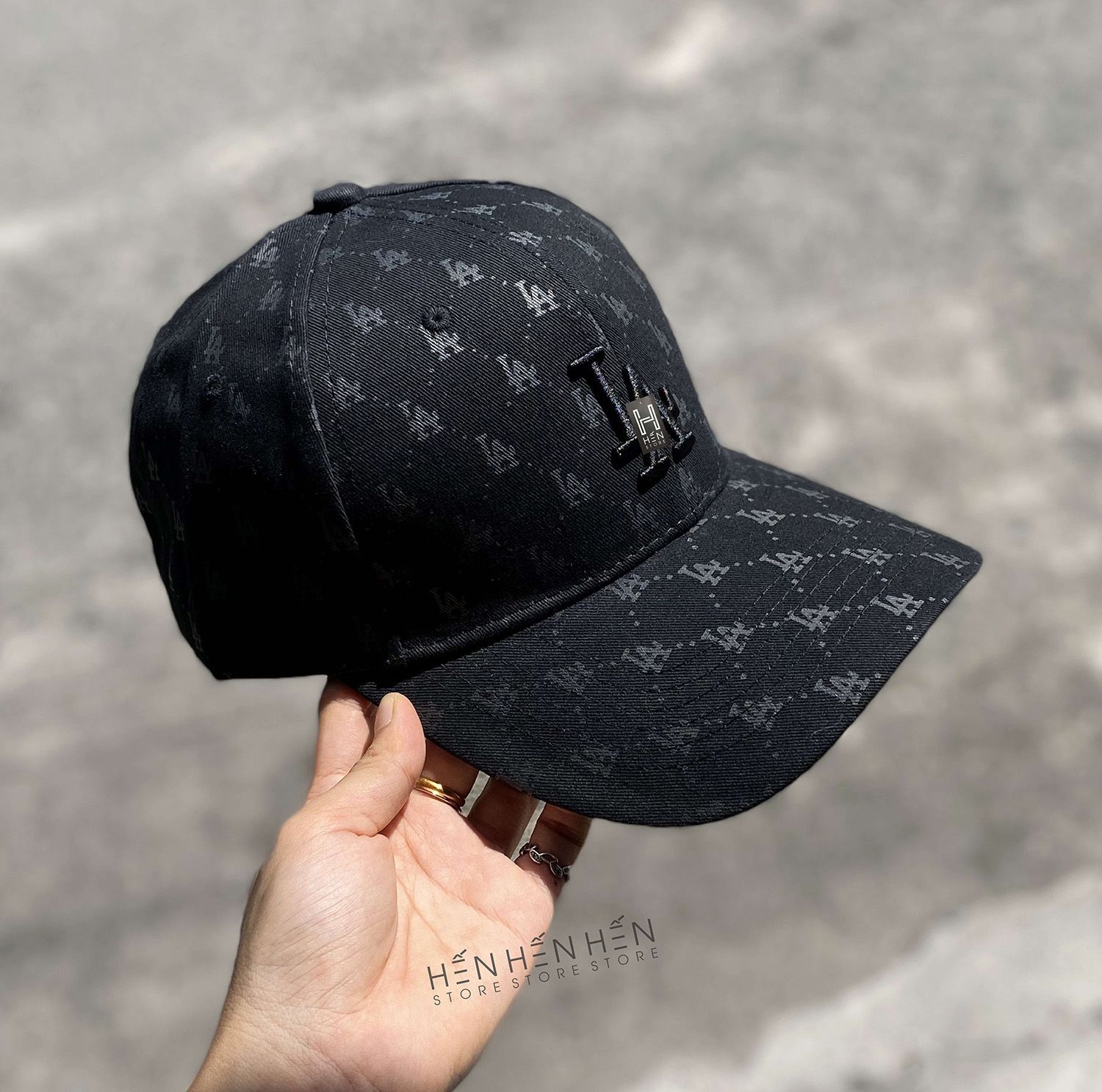 Nón MLB đen chữ LA