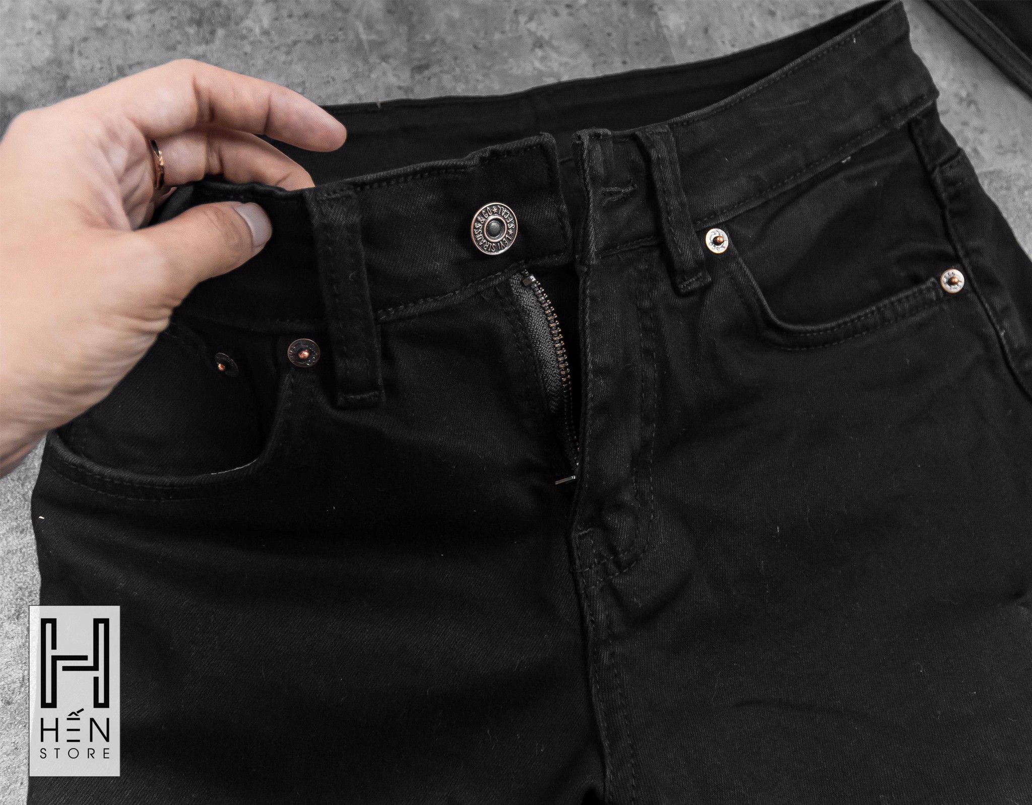 Quần Short Jean LV 2M