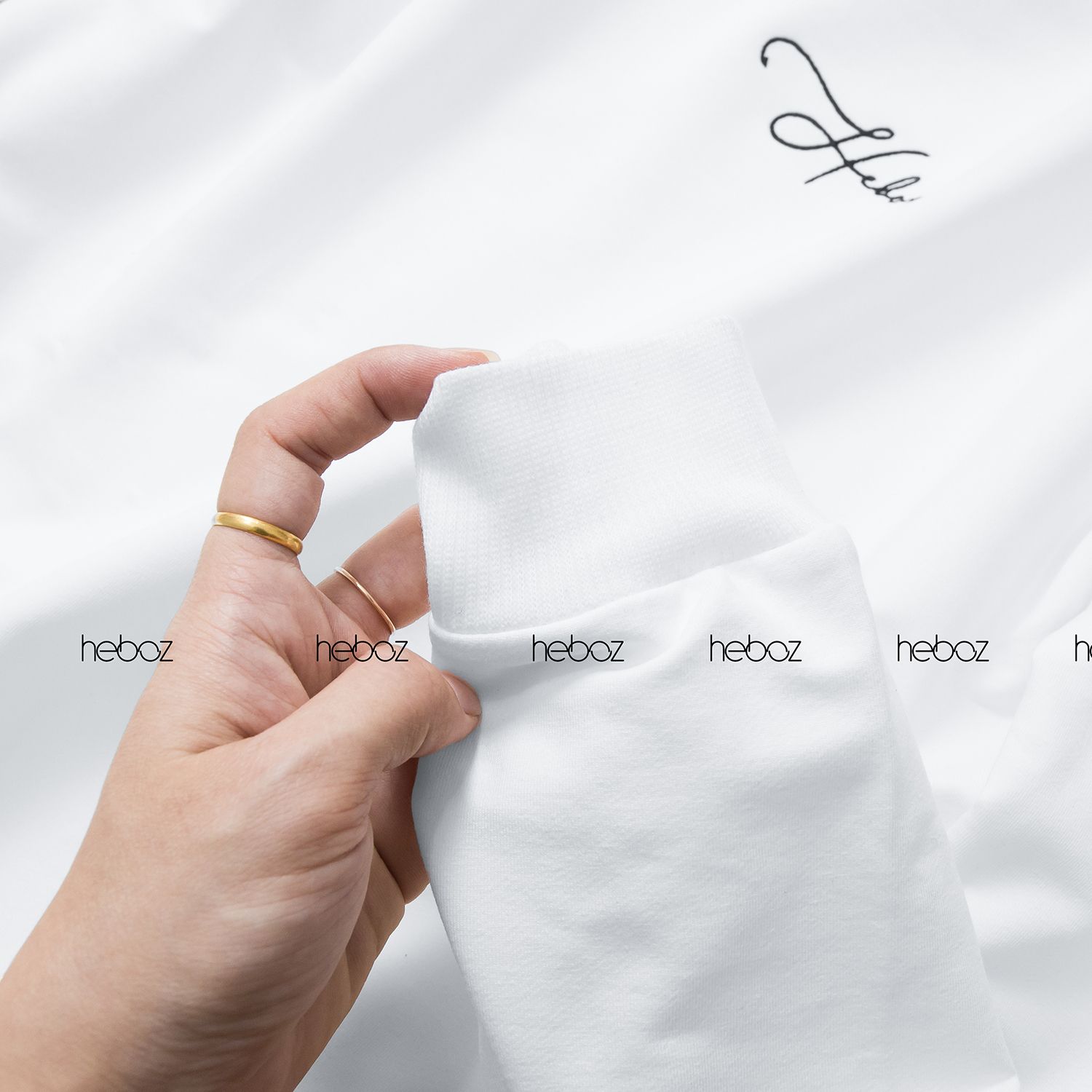 Áo nỉ Heboz chữ thêu 6M
