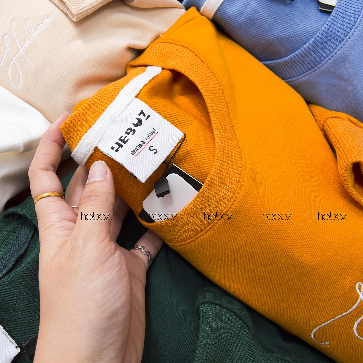 Áo nỉ Heboz chữ thêu 6M