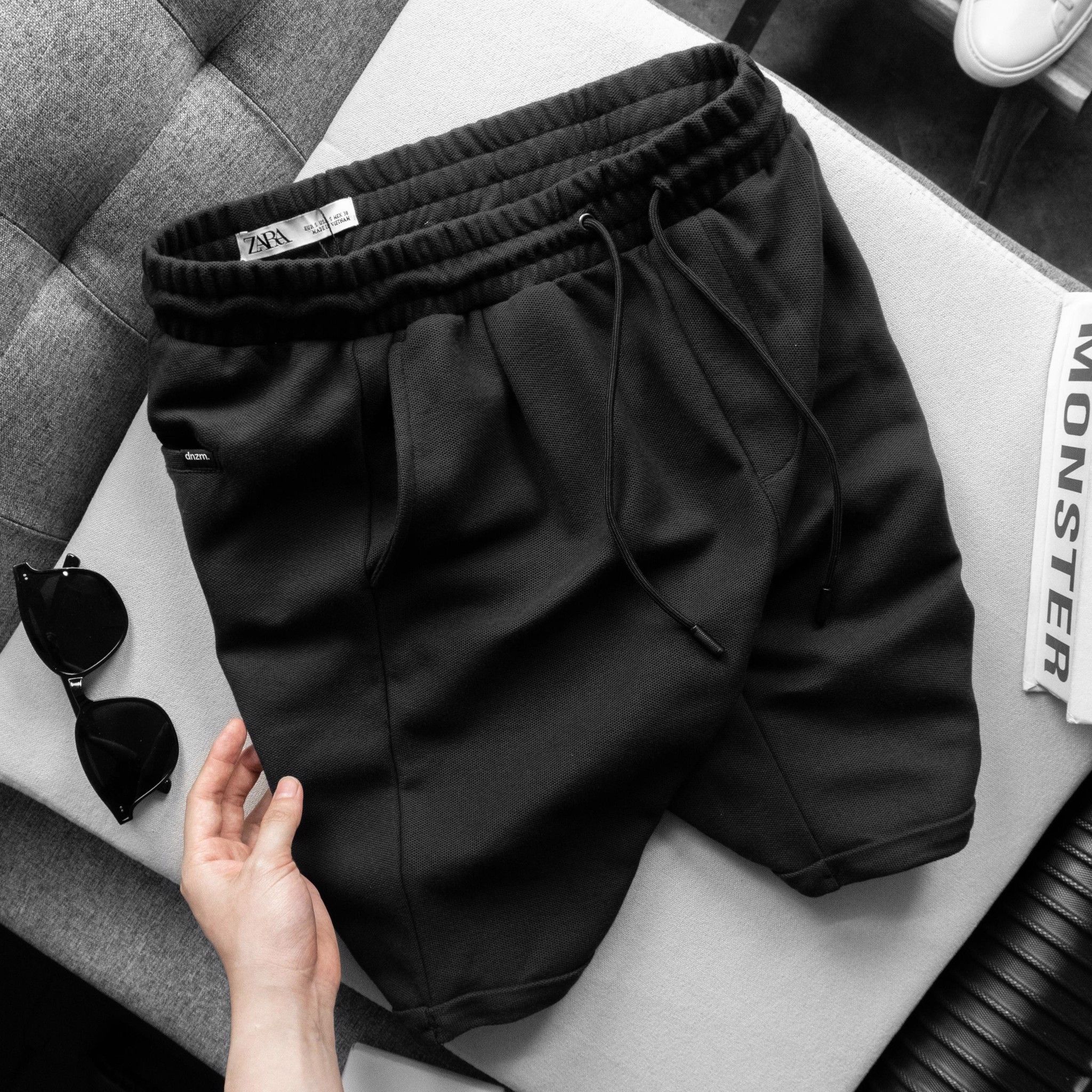 Quần short đen Za.ra hột
