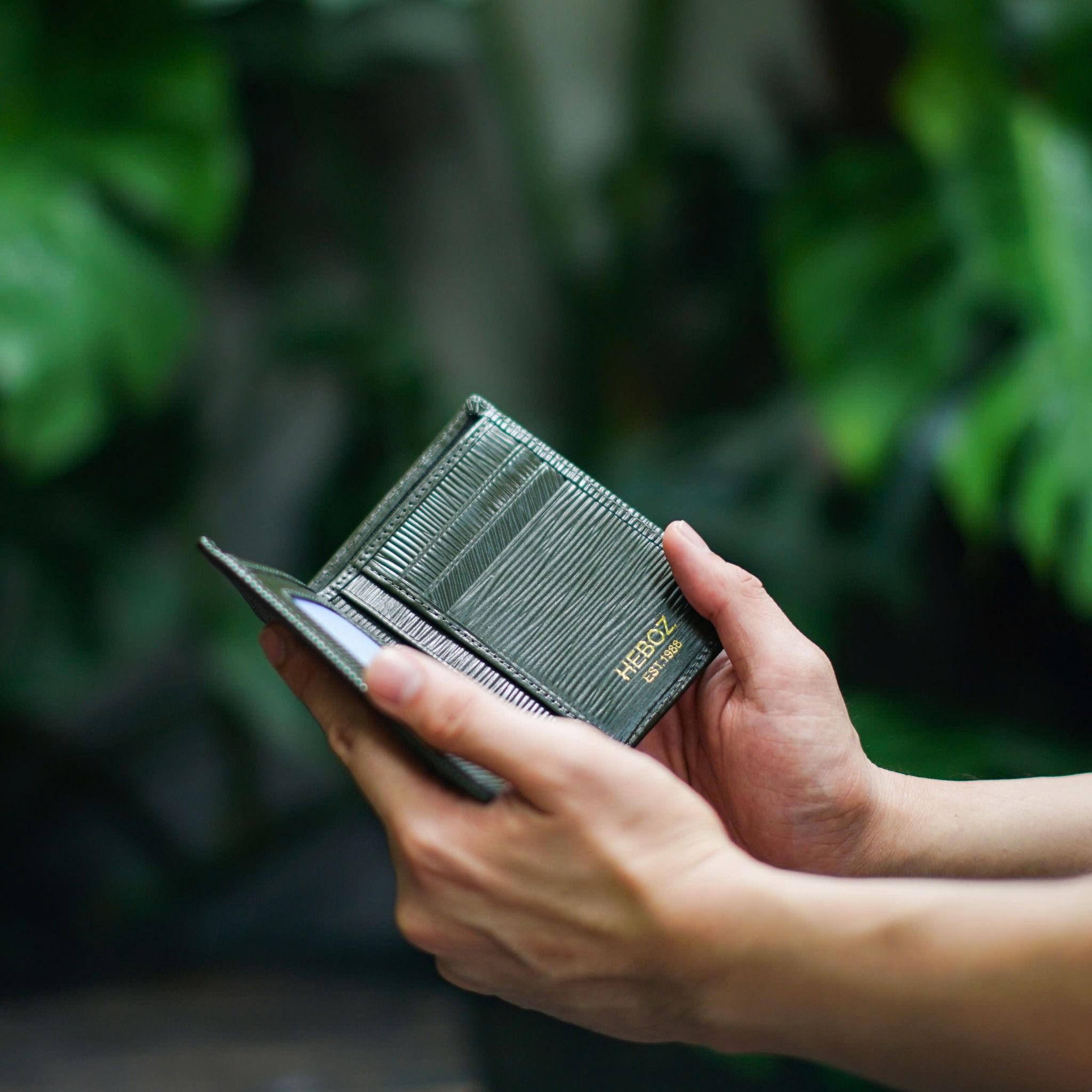 Ví da nam dáng đứng Heboz rêu 03 - 00002098