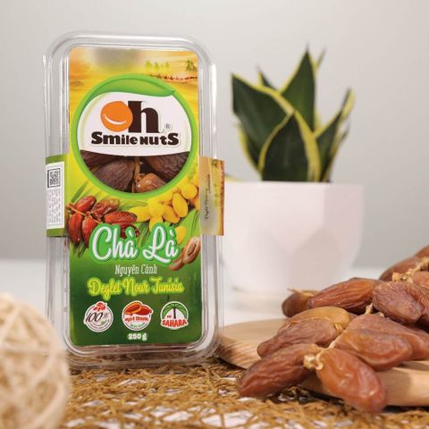 Chà Là Nguyên Cành Deglet Nour Smile Nuts Hộp 250g