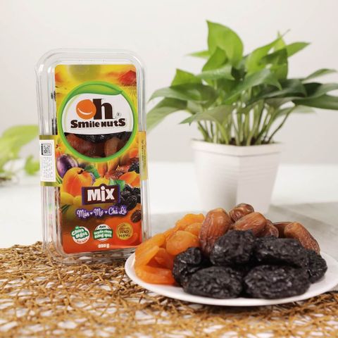 Mix Trái Cây Khô (Chà Là, Mận, Mơ) Smile Nuts hộp 350g 