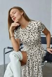 Đầm ZARINA Floral dành cho Nữ Chất cotton thun mềm mịn và co giãn, form đầm thoải mái.