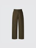 Quần Chinos Uni Ổng Rộng dành cho Nam. Chất quần 100% cotton dày dặn, form quần wide fit dễ mặc.