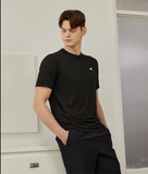 Áo thun PM. Unisex. Chất vải thun thể thao mềm mịn, thông thoáng và co giãn thoải mái.