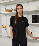 Áo thun PM. Unisex. Chất vải thun thể thao mềm mịn, thông thoáng và co giãn thoải mái.