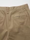 Quần Chinos Uni Ổng Rộng dành cho Nam. Chất quần 100% cotton dày dặn, form quần wide fit dễ mặc.