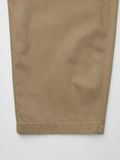 Quần Chinos Uni Ổng Rộng dành cho Nam. Chất quần 100% cotton dày dặn, form quần wide fit dễ mặc.