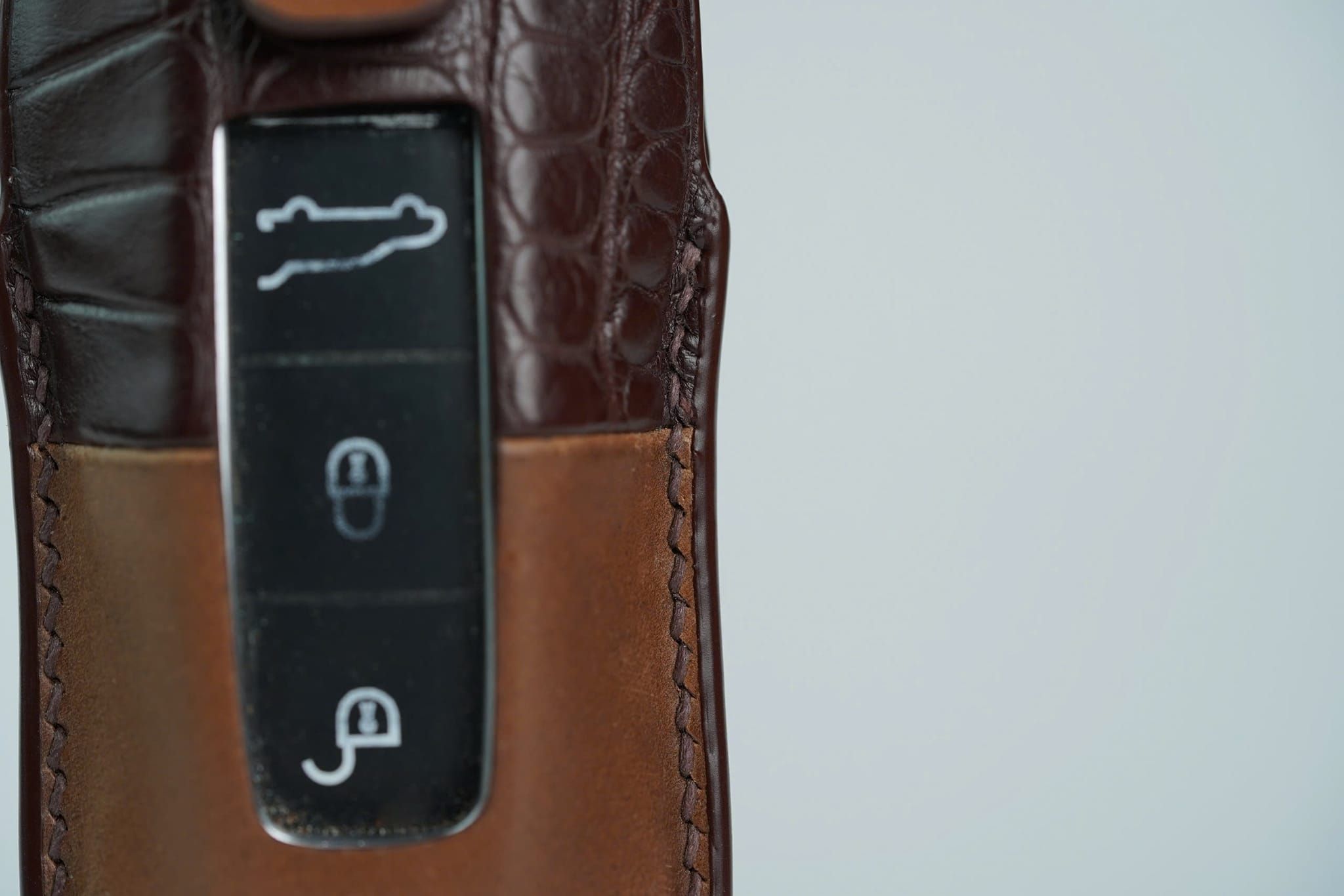 Bao Da Chìa Khóa Porche - Da Horween Shell Cordovan và Da Cá Sấu Alligator.